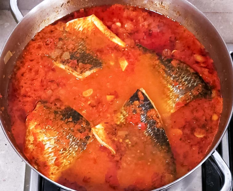 דג בורי מתכון: אלונה לוין מבשלת - בורי טרי בחריימה פלפלים